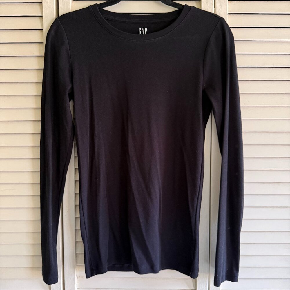 GAP Women's Modern Crewneck T-Shirt, Size small, Color black